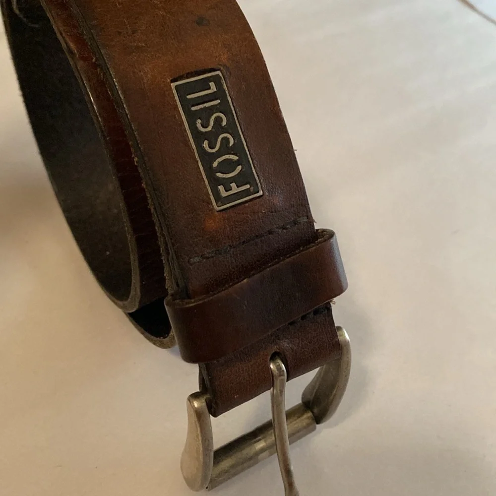 Fossil Belt Mens Brown leather distressed casual silver tone buckle Minimalist